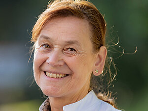 Portrait Frau Prof Petra Thürmann / Heliosklinikum am 21.09.21 in Wuppertal. Foto Jakob Studnar Portrait Frau Prof Petra Thürmann / Heliosklinikum am 21.09.21 in Wuppertal. Foto Jakob Studnar