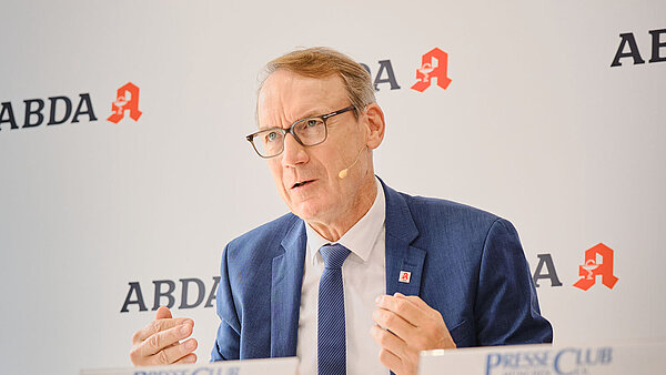Thomas Preis bei der Pressekonferenz zum Deutschen Apothekertag 2026