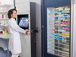 Kommissionierautomat in der Apotheke