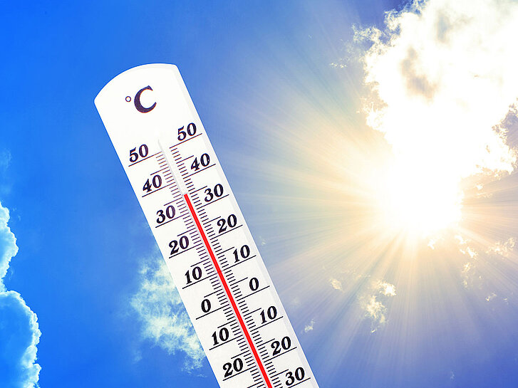 Sommerhitze 35 Grad auf dem Thermometer