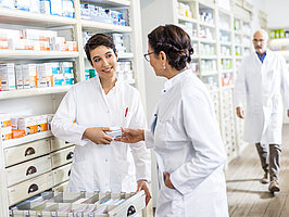 Apotheker*innen in einer öffentlichen Apotheke