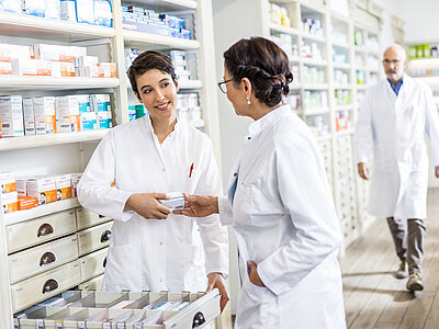 Apotheker*innen in einer öffentlichen Apotheke