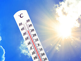 Sommerhitze 35 Grad auf dem Thermometer